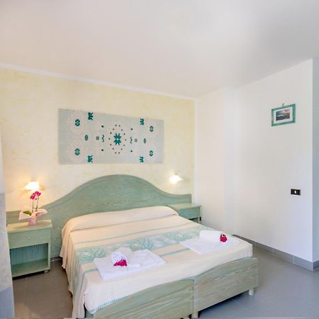 Hotel Cala Dei Pini Porto Pino Extérieur photo