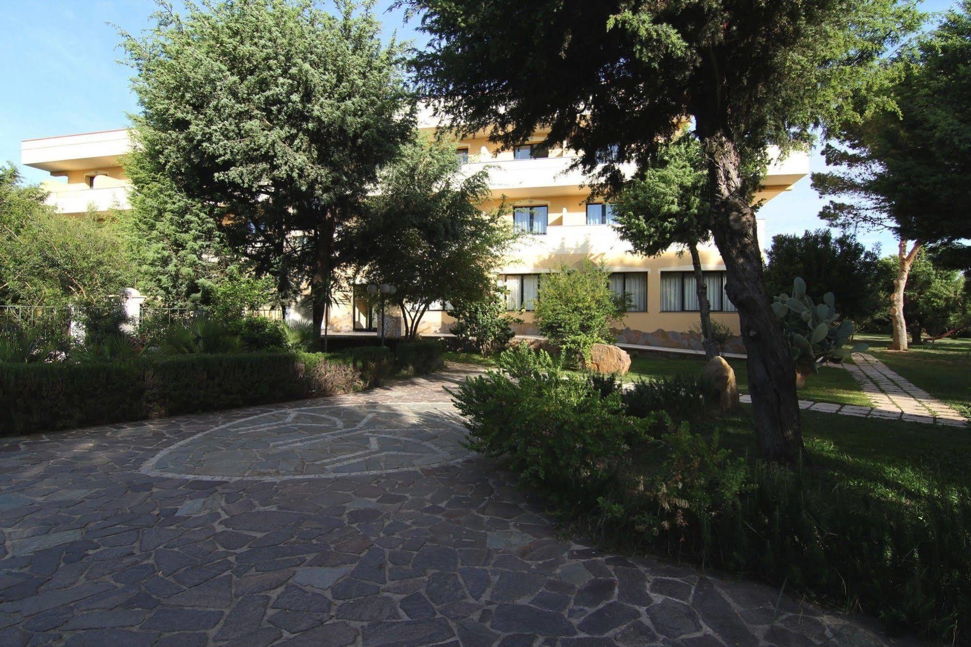 Hotel Cala Dei Pini Porto Pino Extérieur photo