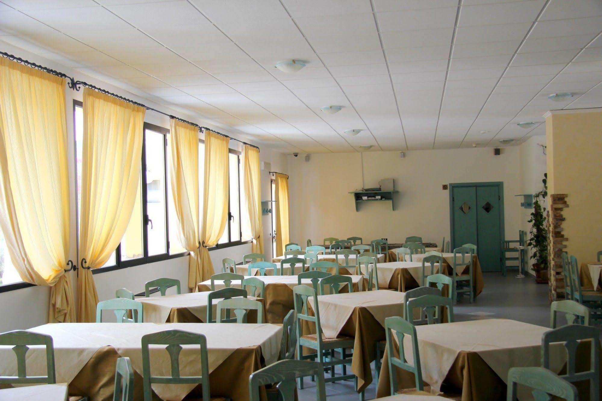 Hotel Cala Dei Pini Porto Pino Extérieur photo