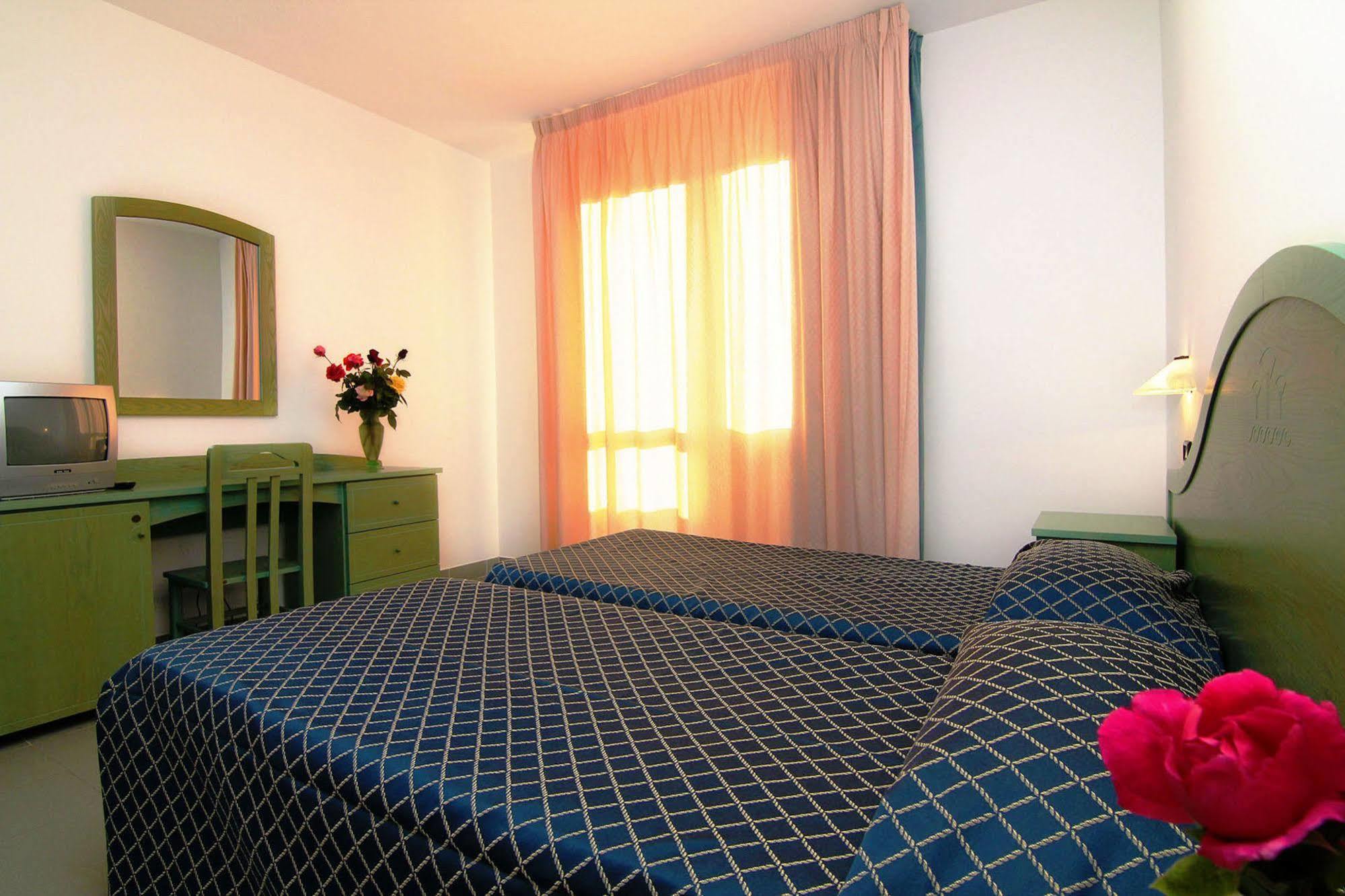 Hotel Cala Dei Pini Porto Pino Extérieur photo