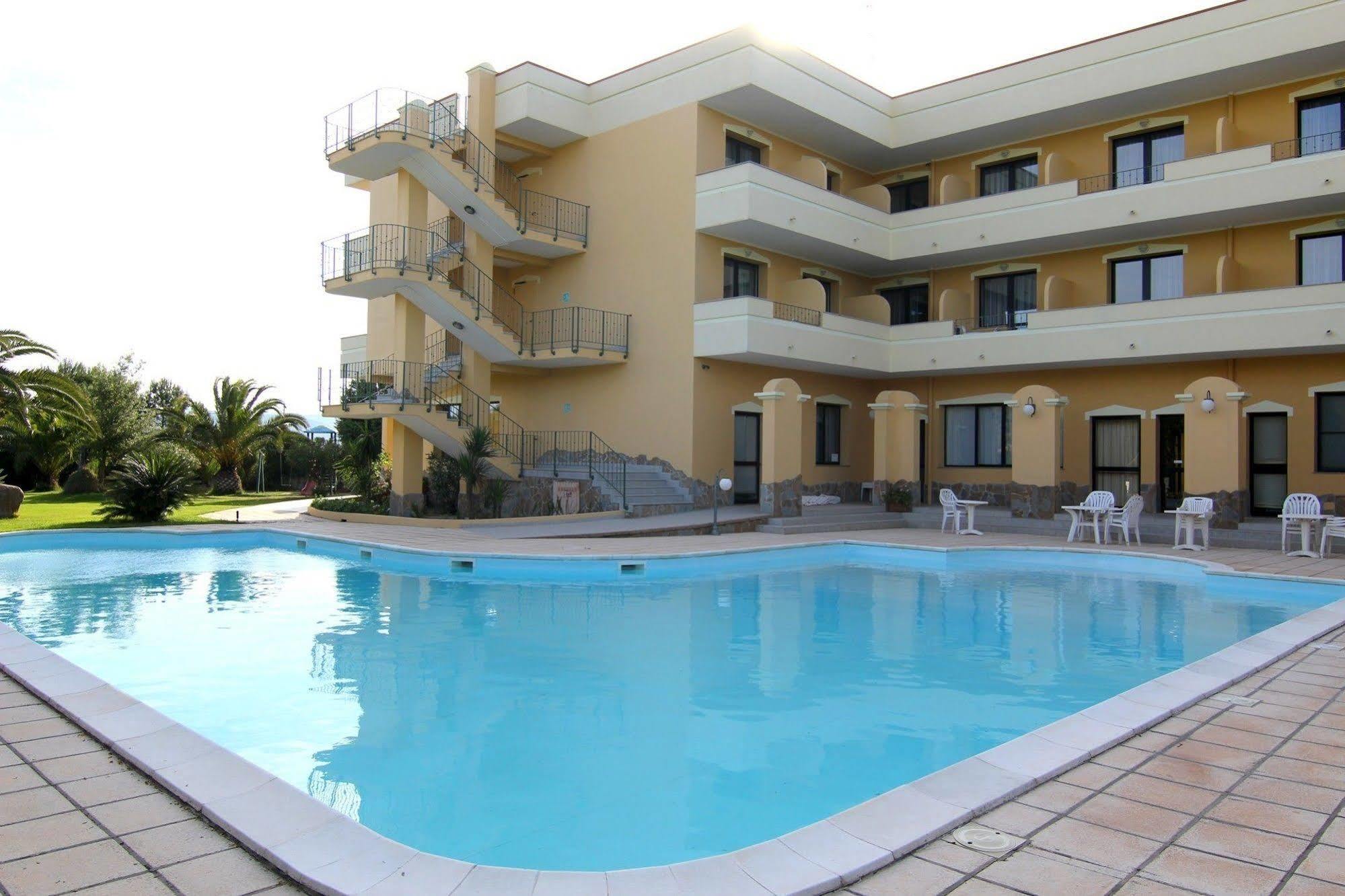 Hotel Cala Dei Pini Porto Pino Extérieur photo