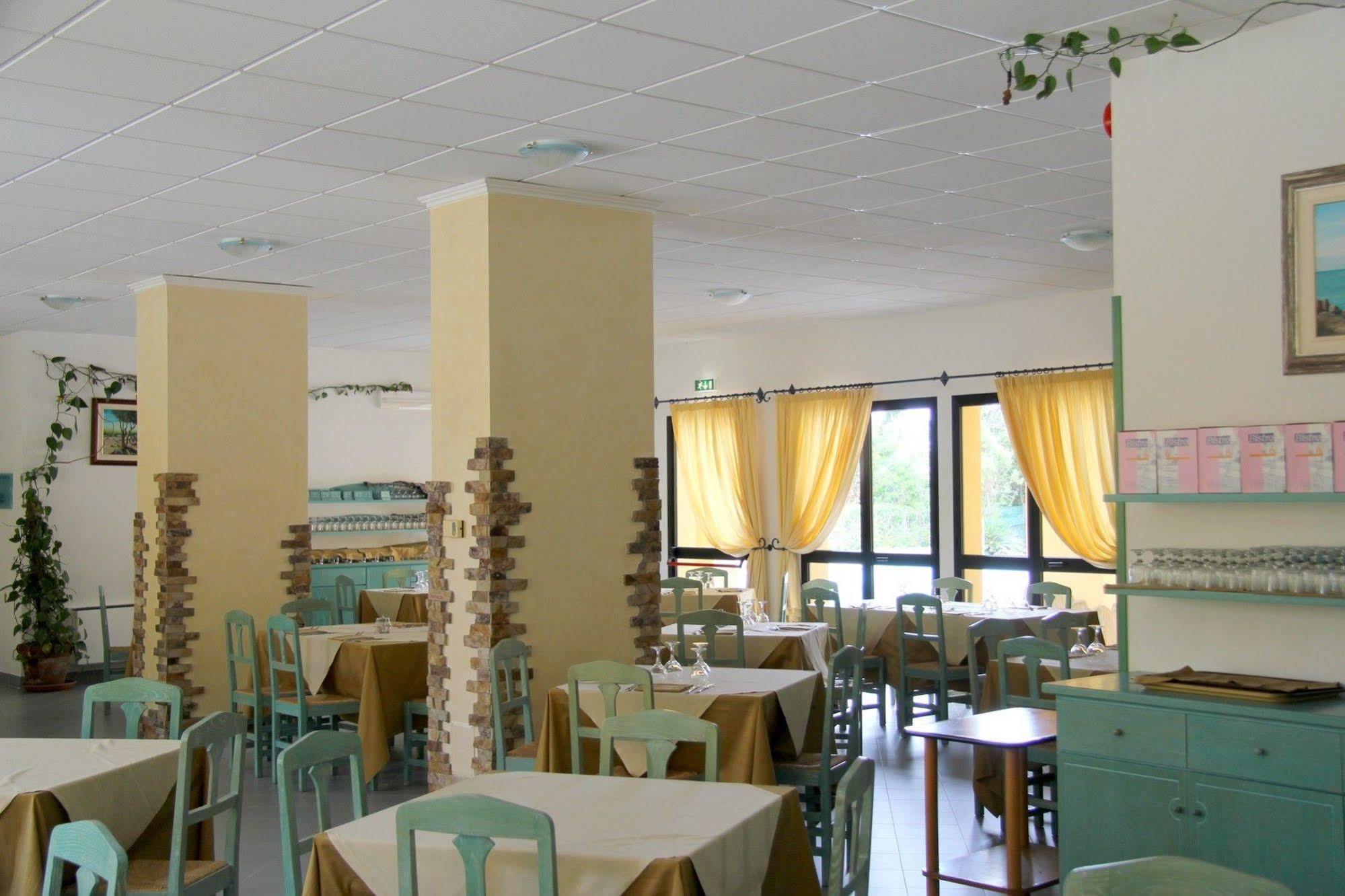 Hotel Cala Dei Pini Porto Pino Extérieur photo