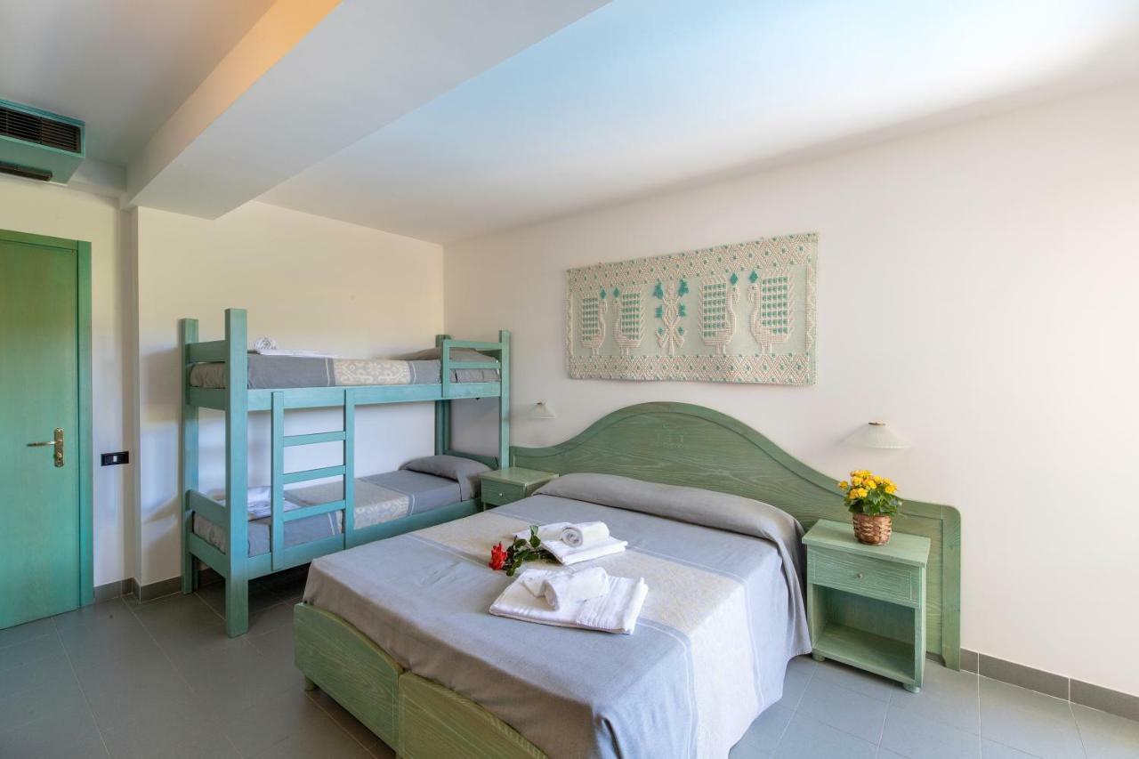 Hotel Cala Dei Pini Porto Pino Extérieur photo