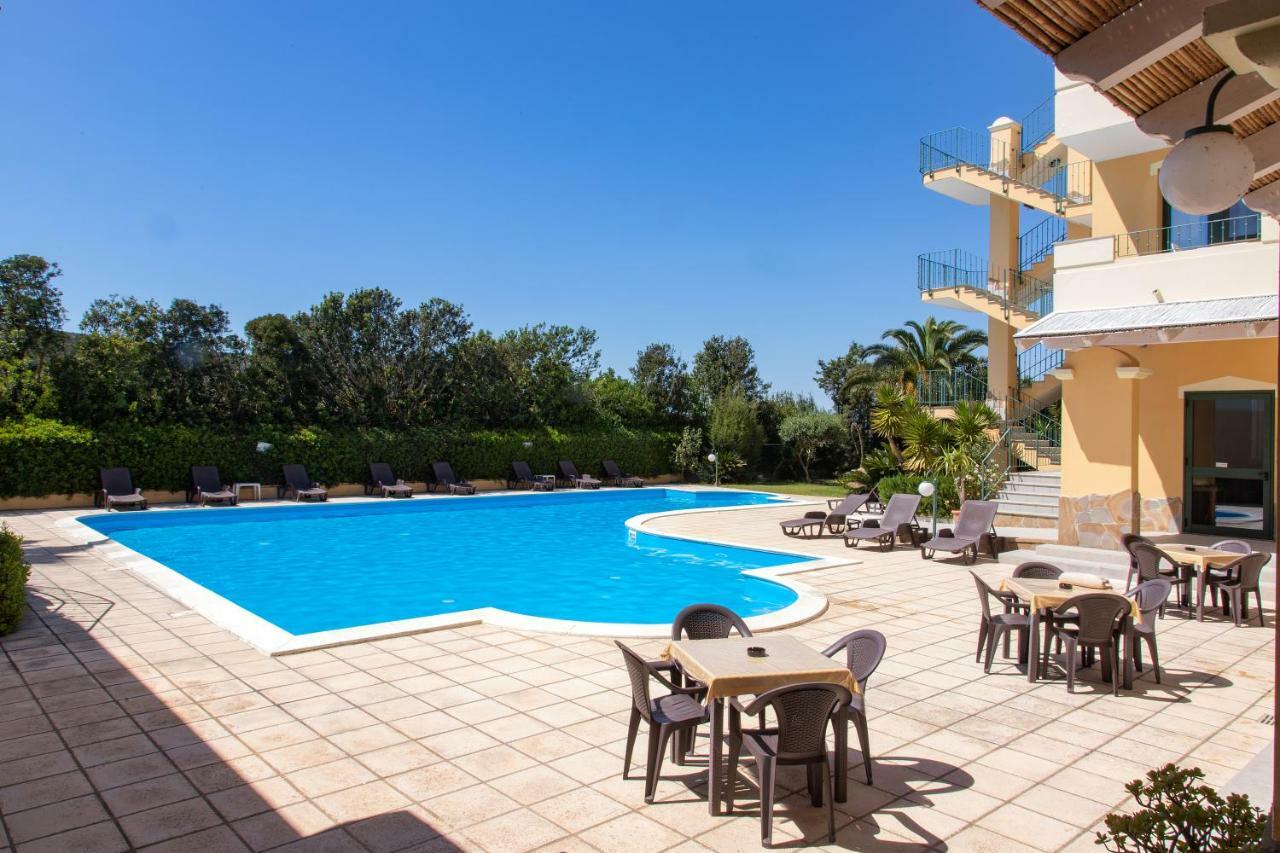 Hotel Cala Dei Pini Porto Pino Extérieur photo