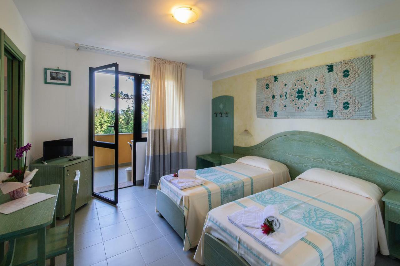 Hotel Cala Dei Pini Porto Pino Extérieur photo